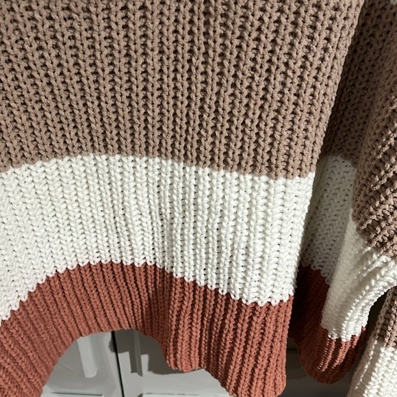 Moon & Madison Striped Cropped Sweater large - Picture 3 of 8